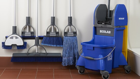 duraloc-floor-cleaning-tools