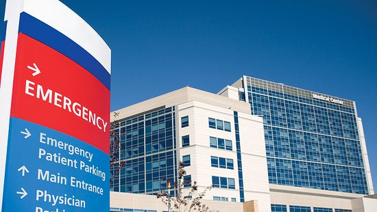 iStock_000010501389Large_hospital_with_emergency_sign.jpg