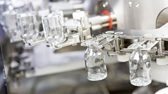 VialsOnIndustrialWasherRF_Image_CloseUp.jpg
